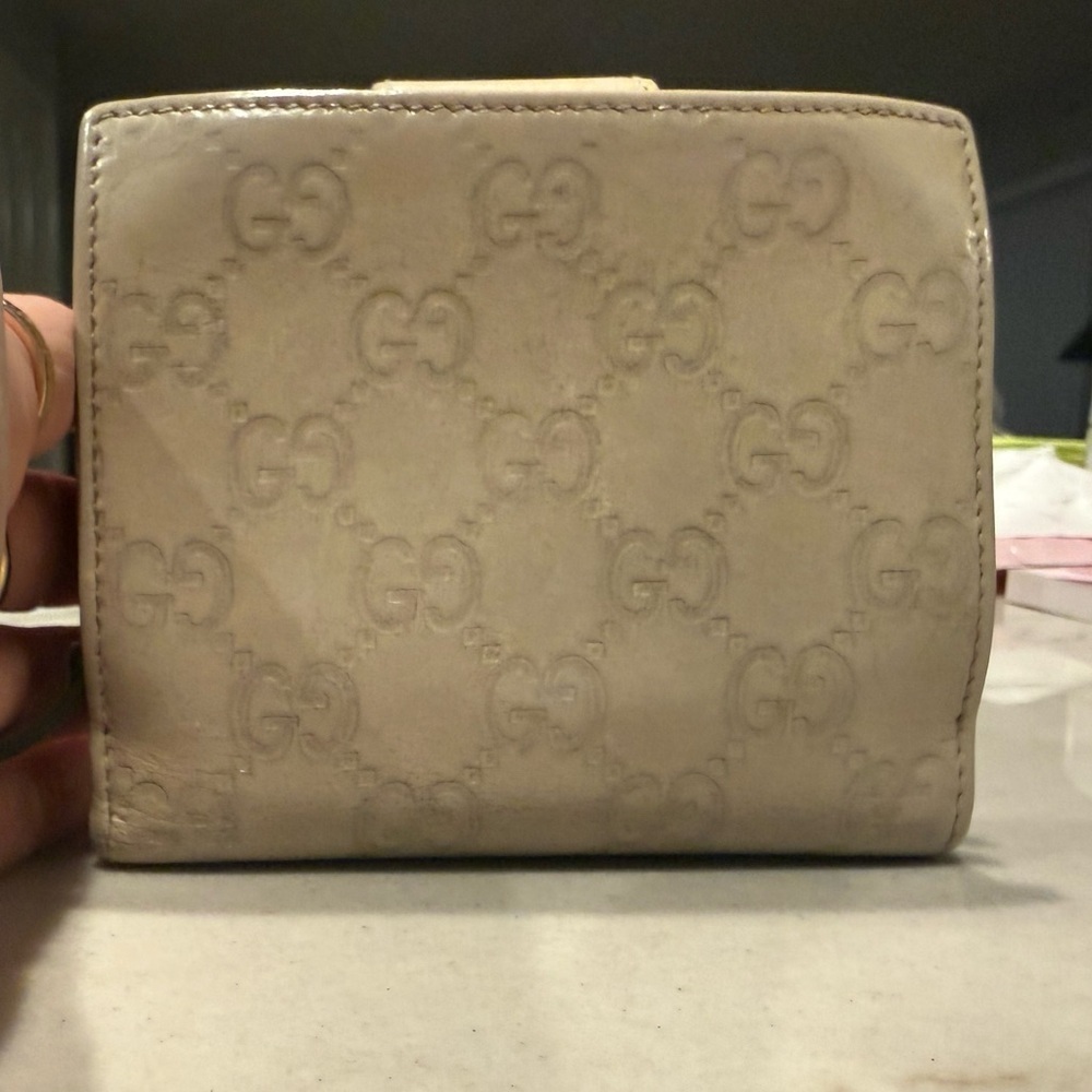 Gucci Beige GG Embossed Leather Bifold Wallet Gold D-Clasp Vintage Authentic - Picture 12 of 16